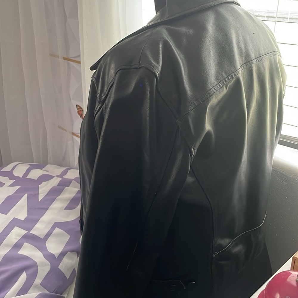 Women’s Jacket - Picture 2 of 11
